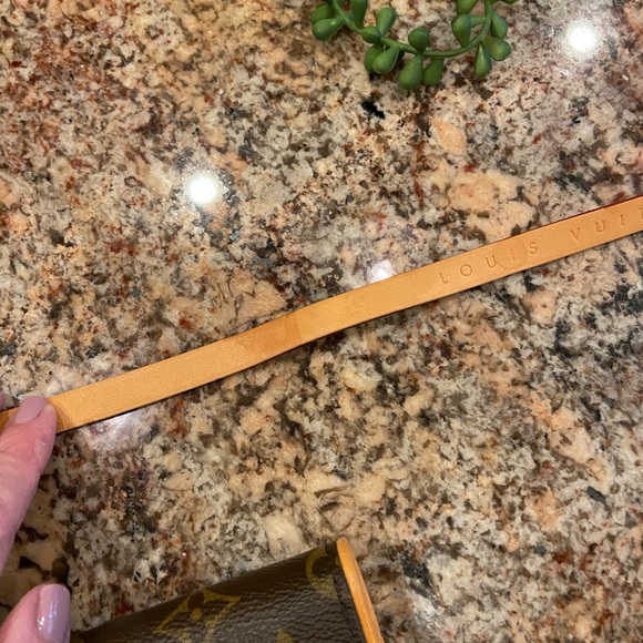 Louis Vuitton Florentine Belt Bag - Picture 16 of 16